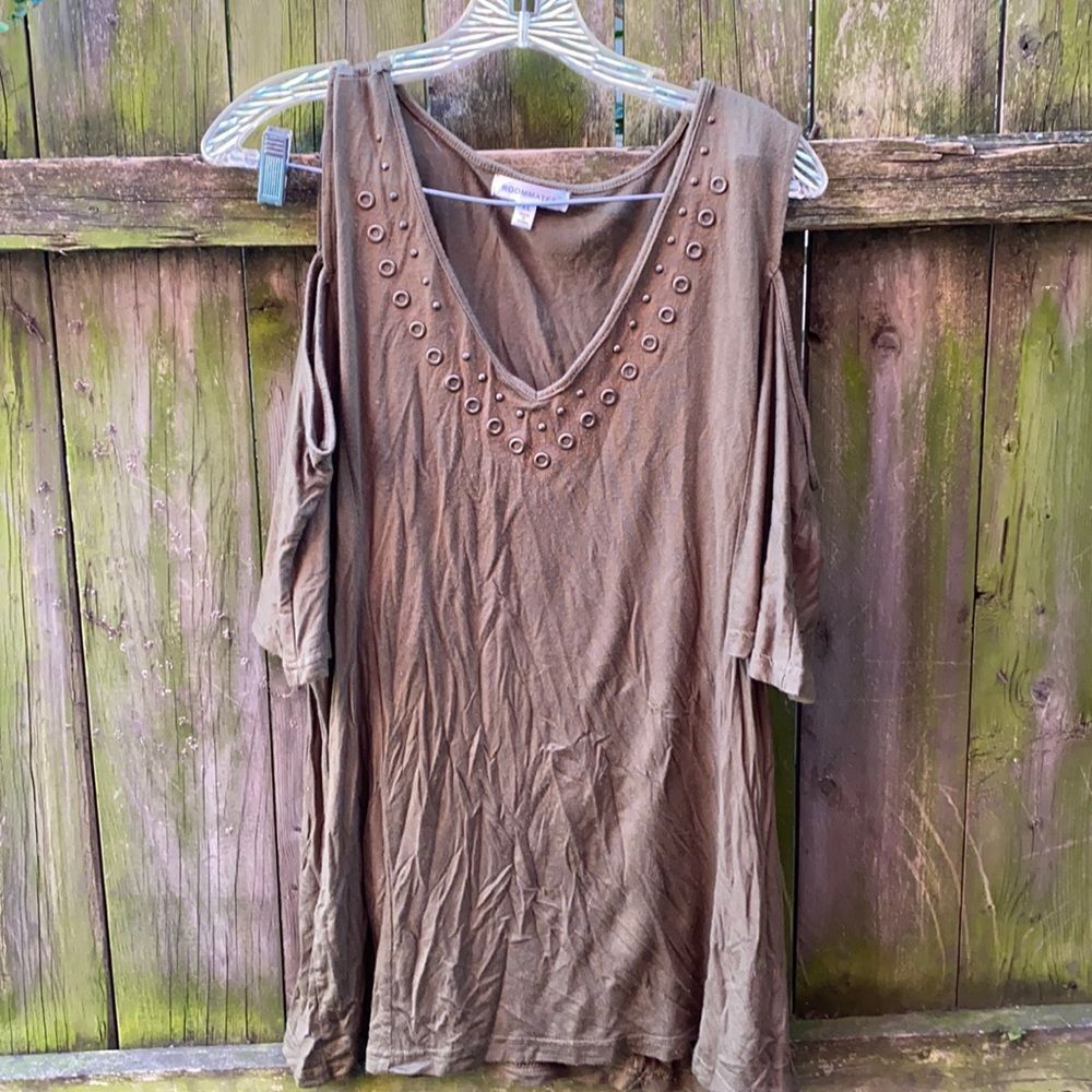 Roommates cold shoulder top sz. XL
